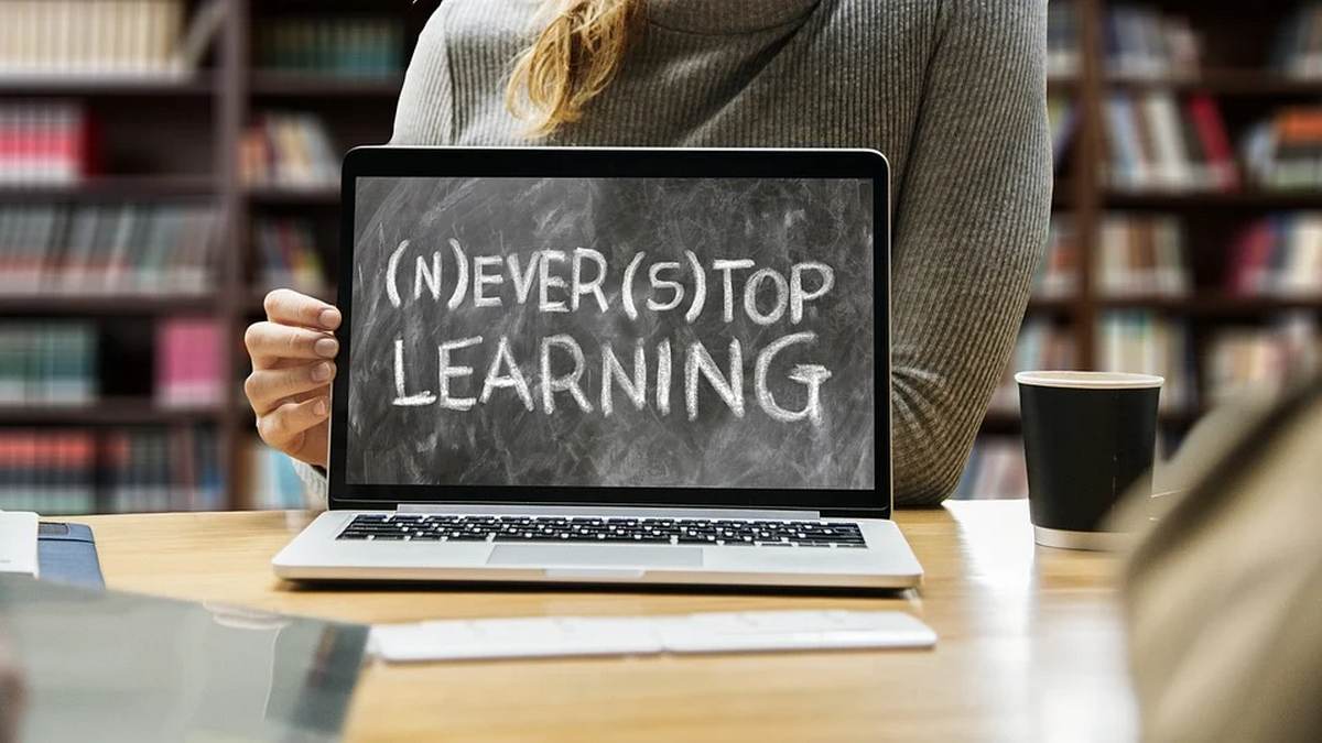 How Does Online Learning Relate to Earning Money?