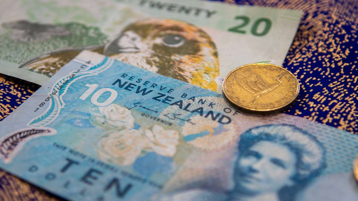 Why did New Zealand move from pounds to dollars
